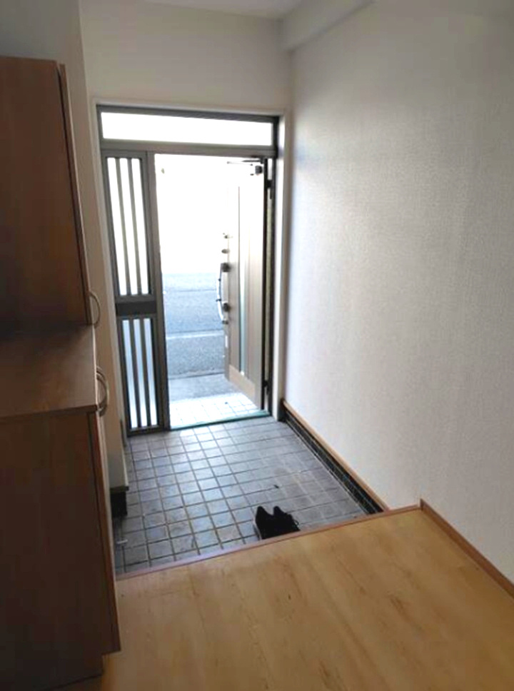 長田区駒ヶ林町3丁目の玄関|前面道路も広いので車の出し入れもしやすいです
