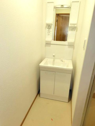 長田区駒ヶ林町3丁目の独立洗面台|収納力と機能性に優れたお手入れラクラク洗面化粧台
