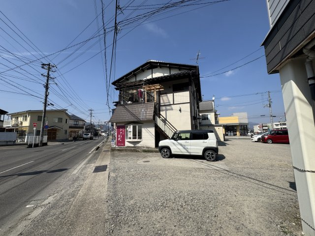 想定年間賃料300万　想定利回り11.65％　木造の外観