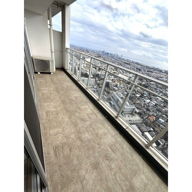 津田沼ザ・タワーのバルコニー