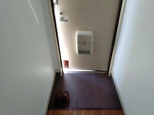 メゾンドローズの玄関