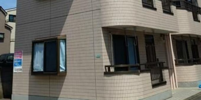 メゾンドローズのエントランス