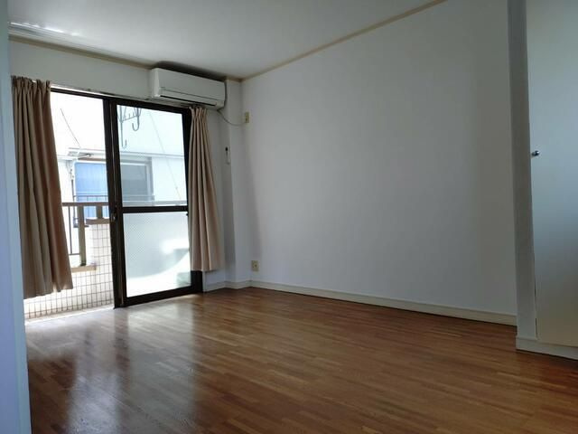 メゾンドローズの居間・リビング