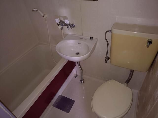 メゾンドローズの浴室