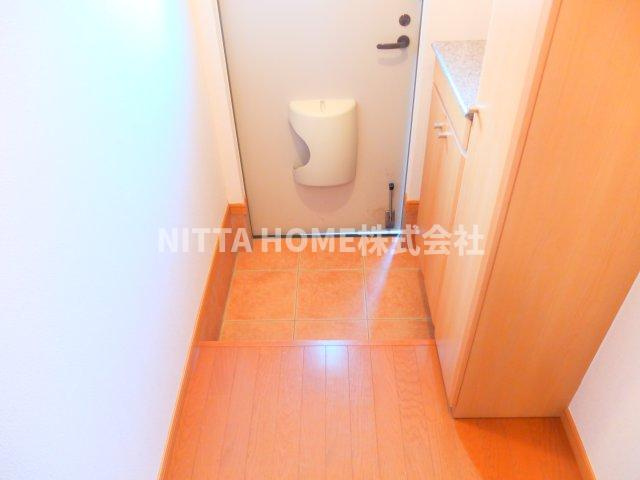 エスポワールシャトー’０６の玄関|たっぷり収納できるシューズボックス完備☆彡