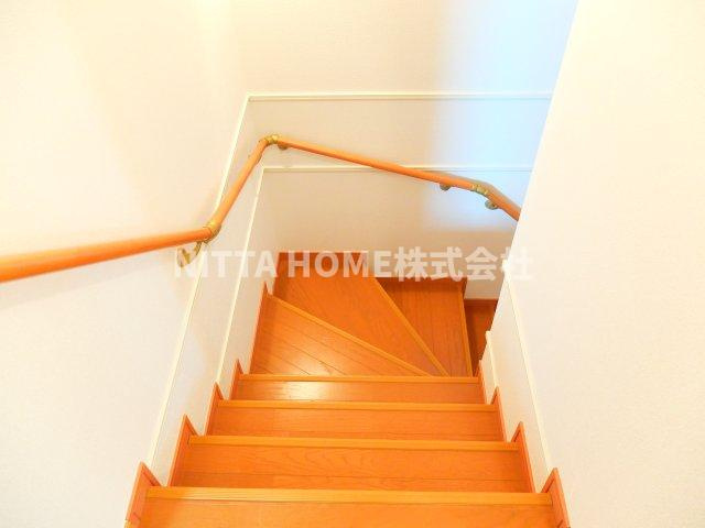 エスポワールシャトー’０６の内装|手すり付きの階段です★