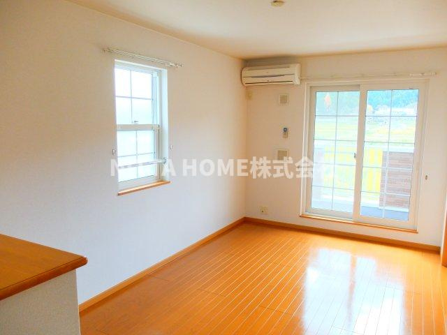 エスポワールシャトー’０６の居間・リビング|綺麗な室内！全室フローリングのお部屋です＊