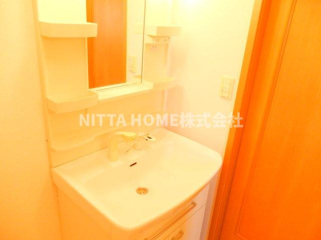 エスポワールシャトー’０６の洗面所|シャワー付き洗面化粧台付き♪