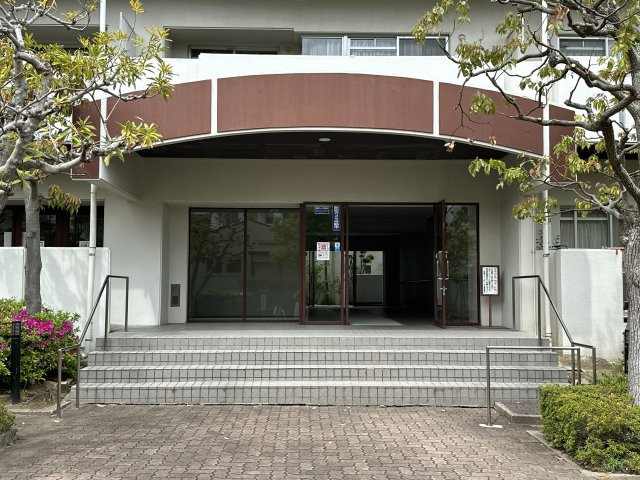 西舞子パーク・ホームズ四号棟のエントランス