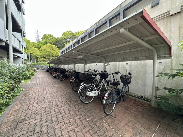 西舞子パーク・ホームズ四号棟の駐輪場