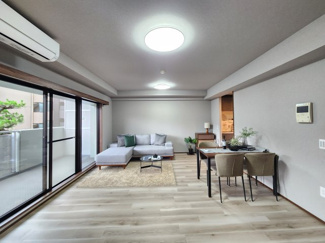 【居間・リビング】 | ヴェール牛田 | 解放感のあるリビングダイニング　※同タイプのモデルルーム写真となります。現況優先。