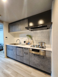 【キッチン】 | ヴェール牛田 | キッチンにはデザイン性に優れたタッチレス蛇口一体型浄水器　※同タイプのモデルルーム写真となります。現況優先。