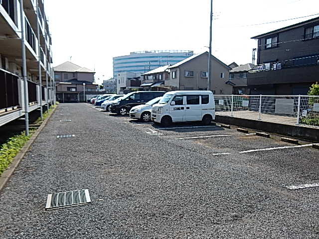 キキョウ第五・三上マンションの駐車場