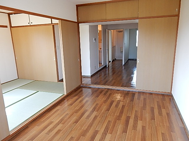 キキョウ第五・三上マンションの居間・リビング