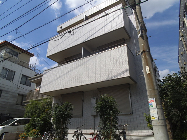 ハックベリーグレイスの外観|鉄骨造の３階建です♪