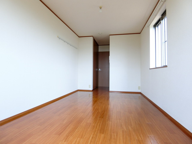 メゾン・パンセの寝室|★２面採光のお部屋★