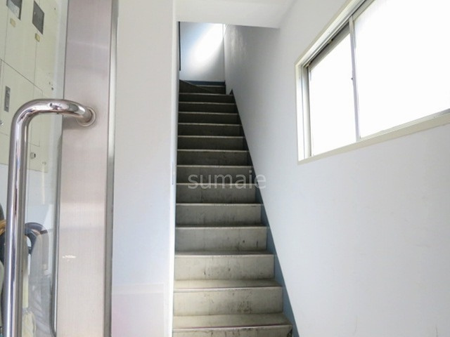 北区赤羽１丁目の賃貸マンションのその他共用部分|階段です☆