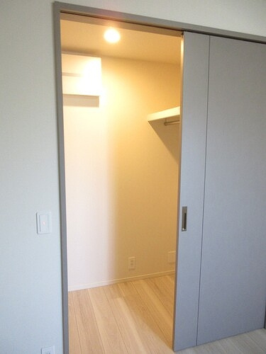 サーパス宇都宮県庁前通りの収納|洋室（玄関横）　ウォークインクロゼット