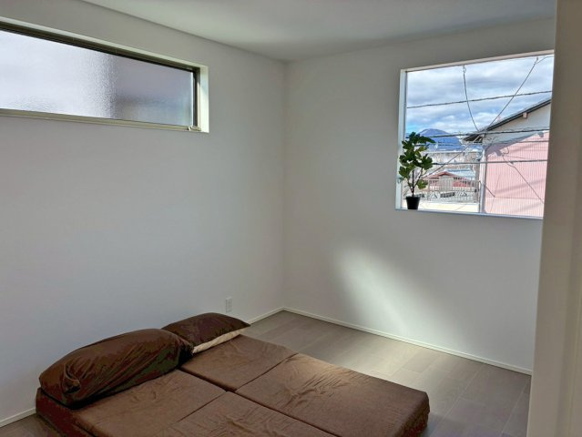 【洋室】 | 御殿場市大坂1期 新築建売分譲住宅 土地＋建物 TW06074 | 御殿場市大坂1号棟　洋室6帖 ※令和8年2月26日撮影写真