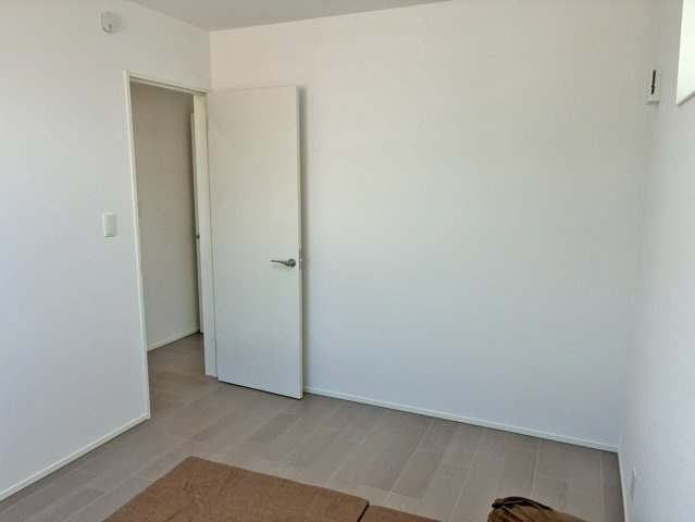 【洋室】 | 御殿場市大坂1期 新築建売分譲住宅 土地＋建物 TW06074 | 御殿場市大坂1号棟　洋室6帖 ※令和8年2月26日撮影写真