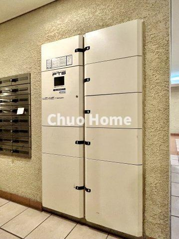 ライジングプレイス浅草弐番館の設備|【宅配ボックス】在宅時・不在時に関わらず、居住者の代わりに非対面で宅配物を受け取ってくれる便利な設備です。わかりやすくご説明致しますので見学時にはお部屋だけではなく共用部分もぜひチェックしてください。