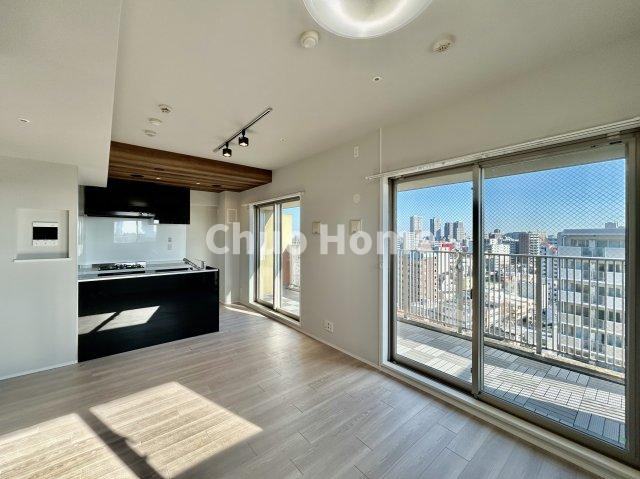 ライジングプレイス浅草弐番館の居間・リビング|【居間・リビング】「ＬＤＫは家族団らんをデザイン」広いＬＤＫでは家族が集まり一緒の時間を過ごせる工夫がされております。何気ない一日の当たり前のひとコマがいつか一生の宝物になります