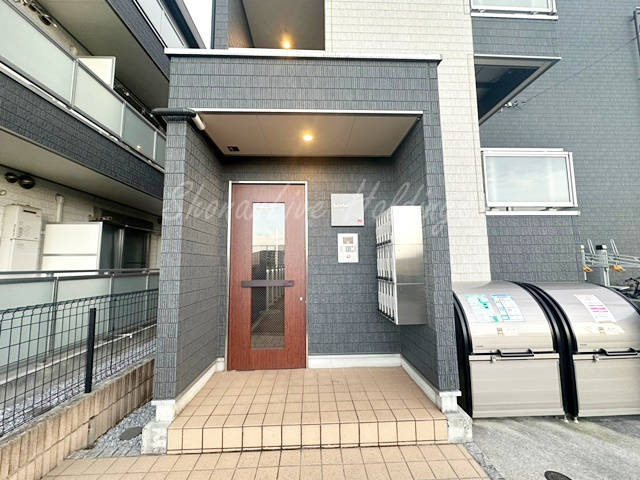 リブリ・日向のエントランス