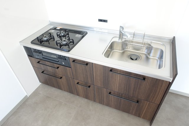 インダストリアル7　Bのキッチン|お料理が好きな方でも安心の３口ガスコンロ付