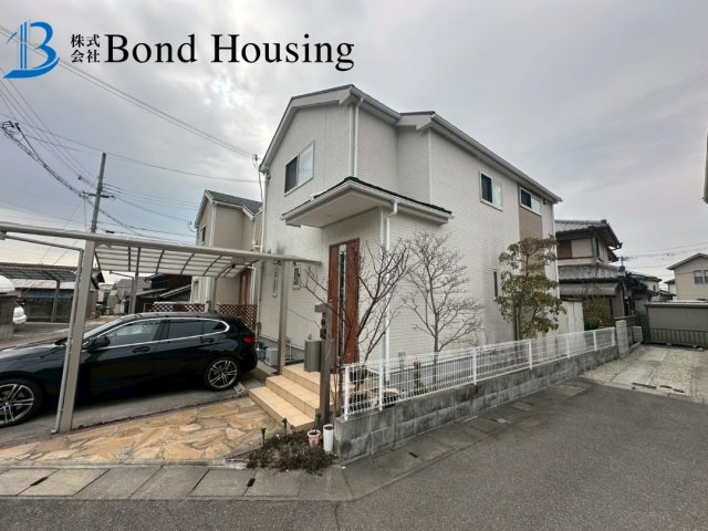 太陽光付き・オール電化住宅・玉津町今津　中古戸建の前面道路含む現地写真