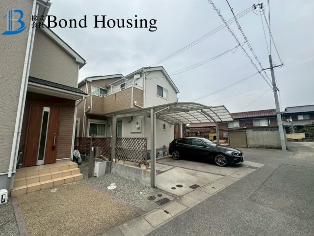 太陽光付き・オール電化住宅・玉津町今津　中古戸建の前面道路含む現地写真