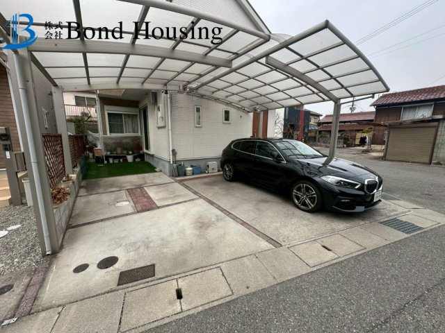太陽光付き・オール電化住宅・玉津町今津　中古戸建の駐車場