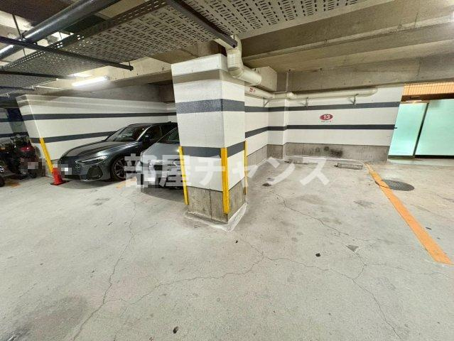 パークサイドメゾン伏見の駐車場