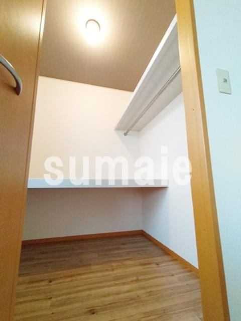 ヴァンクレスト　Cの収納|ウォークインクローゼットです。