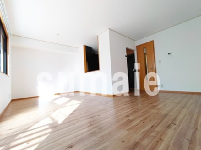 ヴァンクレスト　Cの居間・リビング|明るいリビングです！