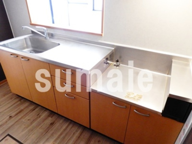 ヴァンクレスト　Cのキッチン|明るいキッチンです。