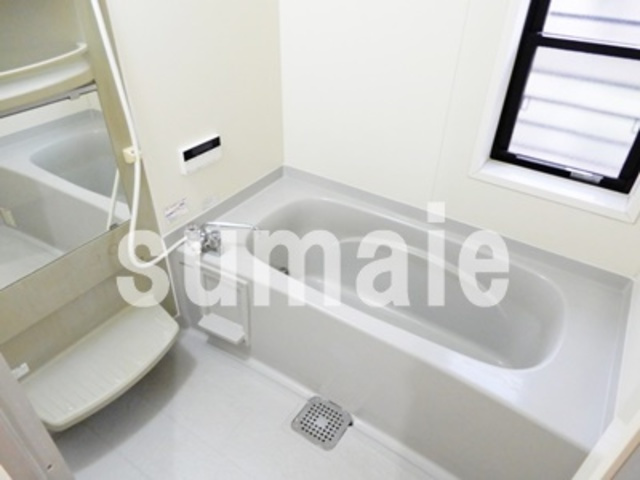 ヴァンクレスト　Cの浴室|明るい浴室です。