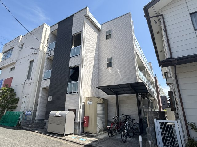 ラリュール