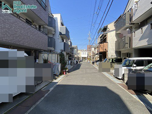 高野泉町 新築戸建の前面道路含む現地写真