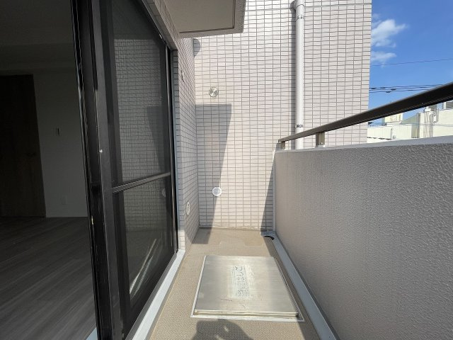 【バルコニー】 | サーパス和光 | 光と風を誘う窓やバルコニーが、快適な住空間を感じさせる
