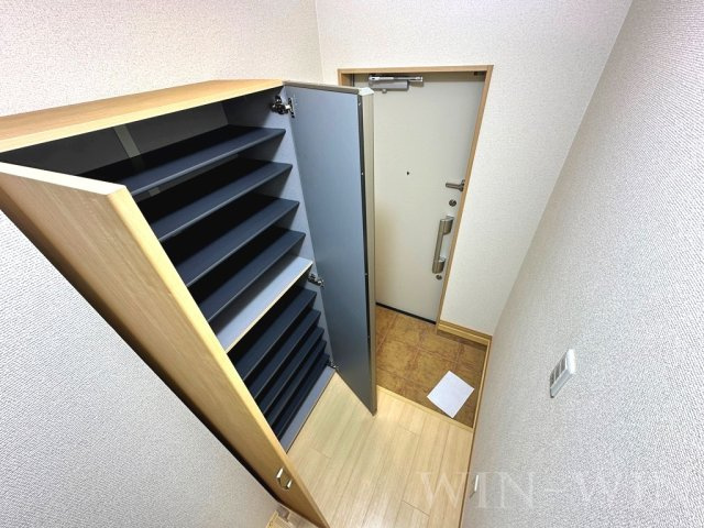 松東017の玄関