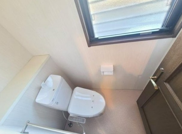【中古】川越市かすみ野軽量鉄骨中古住宅のトイレ|シンプルなトイレスペースです♪