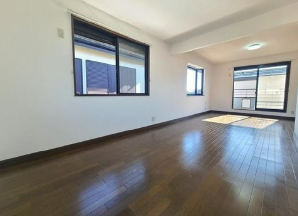 【中古】川越市かすみ野軽量鉄骨中古住宅の洋室|2F 9.2帖＋7.6帖洋室です！
ライフスタイルによって間取りを分けることが出来ます！