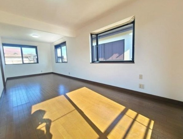 【中古】川越市かすみ野軽量鉄骨中古住宅の洋室|2F 9.2帖＋7.6帖洋室です！
ライフスタイルによって間取りを分けることが出来ます！