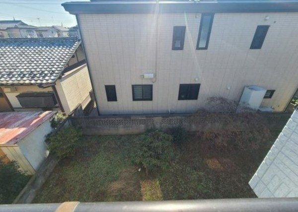 【中古】川越市かすみ野軽量鉄骨中古住宅のバルコニー|バルコニーから見たお庭