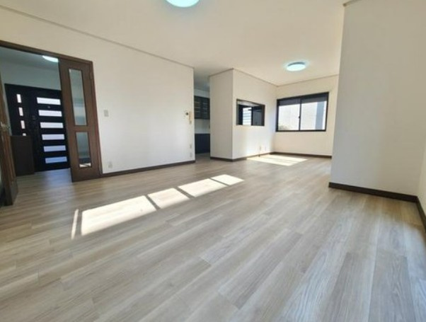 【中古】川越市かすみ野軽量鉄骨中古住宅の居間・リビング|家具の配置も楽しみです！