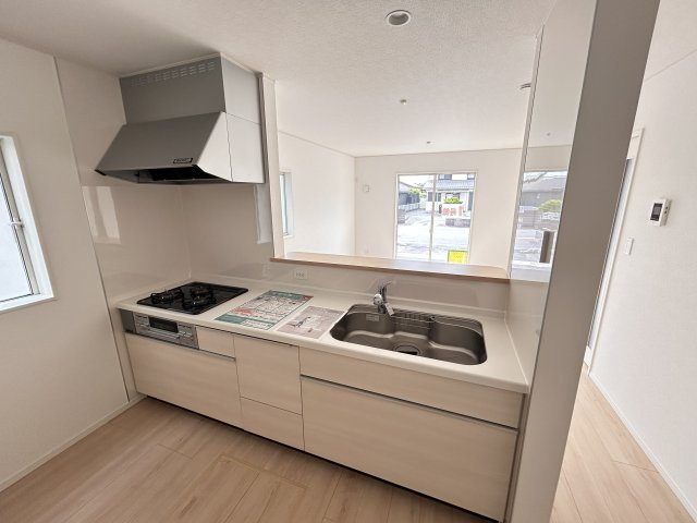 【Cradle garden】壬生町安塚 第5 全3棟のキッチン|〇1号棟　キッチン〇
対面式システムキッチンは、料理をしながら会話も楽しめます！
家族とのつながりを感じられる心地よい空間になります。
※2026年5月撮影
