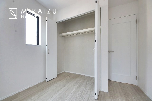 【収納】 | 収納力も自慢です。お洋服がお好きなお客様も多いですよね、衣替えをしなくてもお洋服をしまっておけそうなくらいの広さですね！