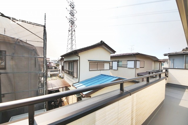 【バルコニー】 | 小鳥の鳴き声で目覚める朝、爽やかな風が入ります。太陽の陽射しでお洗濯物がカラッと乾き、気持ちの良い洋服とお布団で快適に過ごせます。