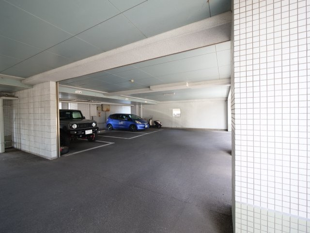 オークタウンマンションの駐車場