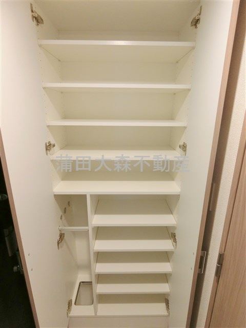 ARCOBALENO UMEYASHIKI アルコバレーノ梅屋敷の設備|玄関収納